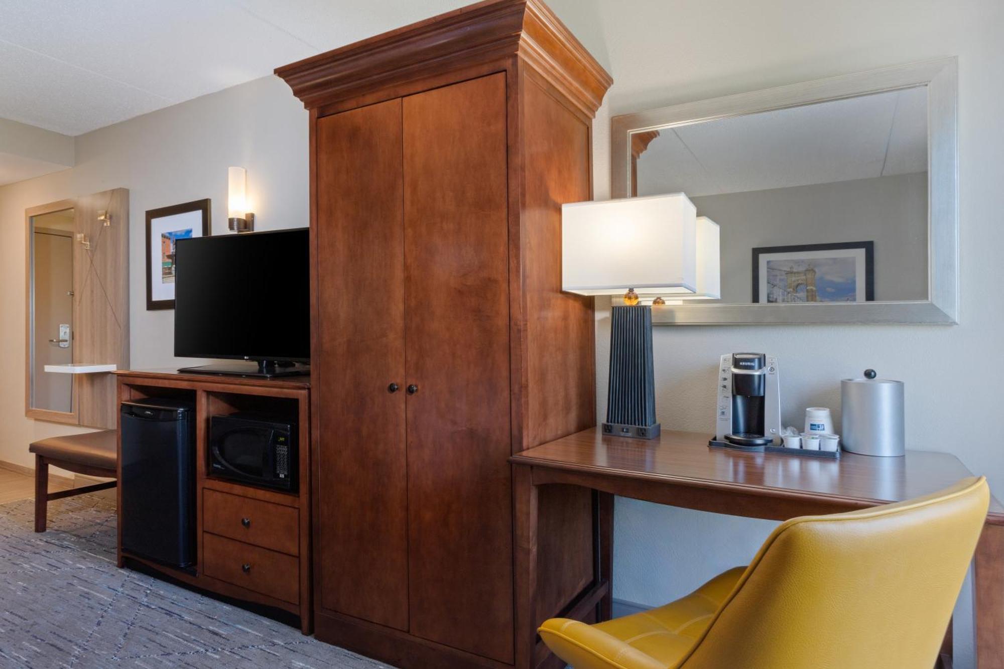 Holiday Inn Express & Suites Cincinnati Riverfront By Ihg Covington Eksteriør billede
